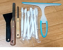 床に並べた道具群